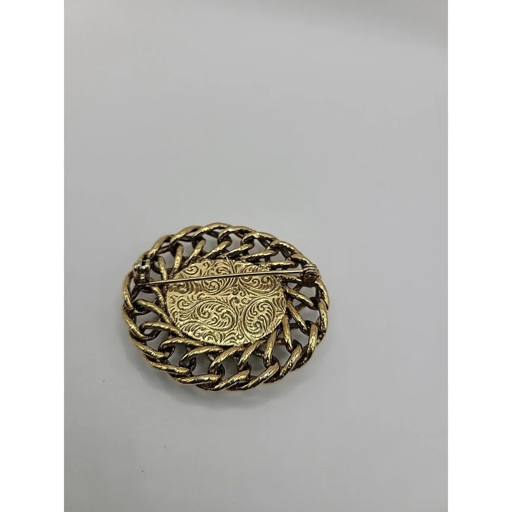 Vintage Gold Tone Brooch Amethyst Glass Cabochon Purple Oval Pin Filigree Frame
